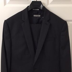Express Photographer Fitted 3-Piece Suit